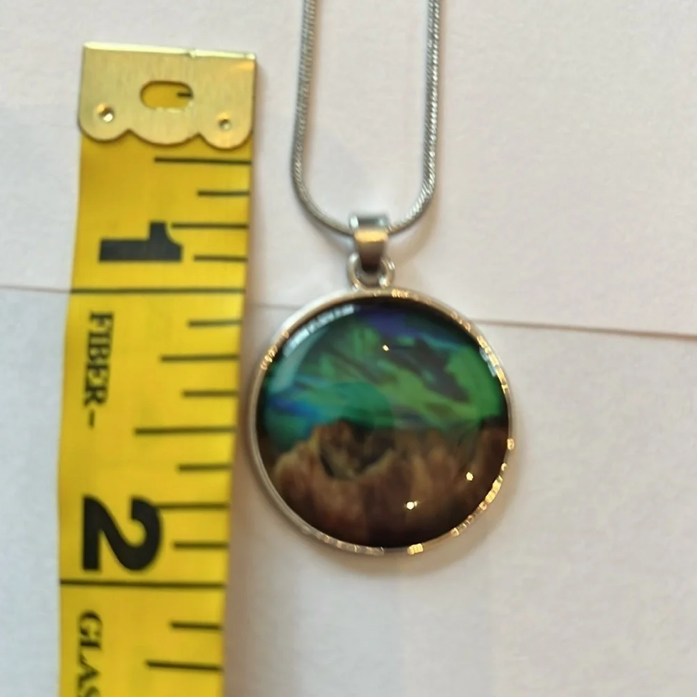 Elegant Silver Tone Necklace with Colorful Pendant